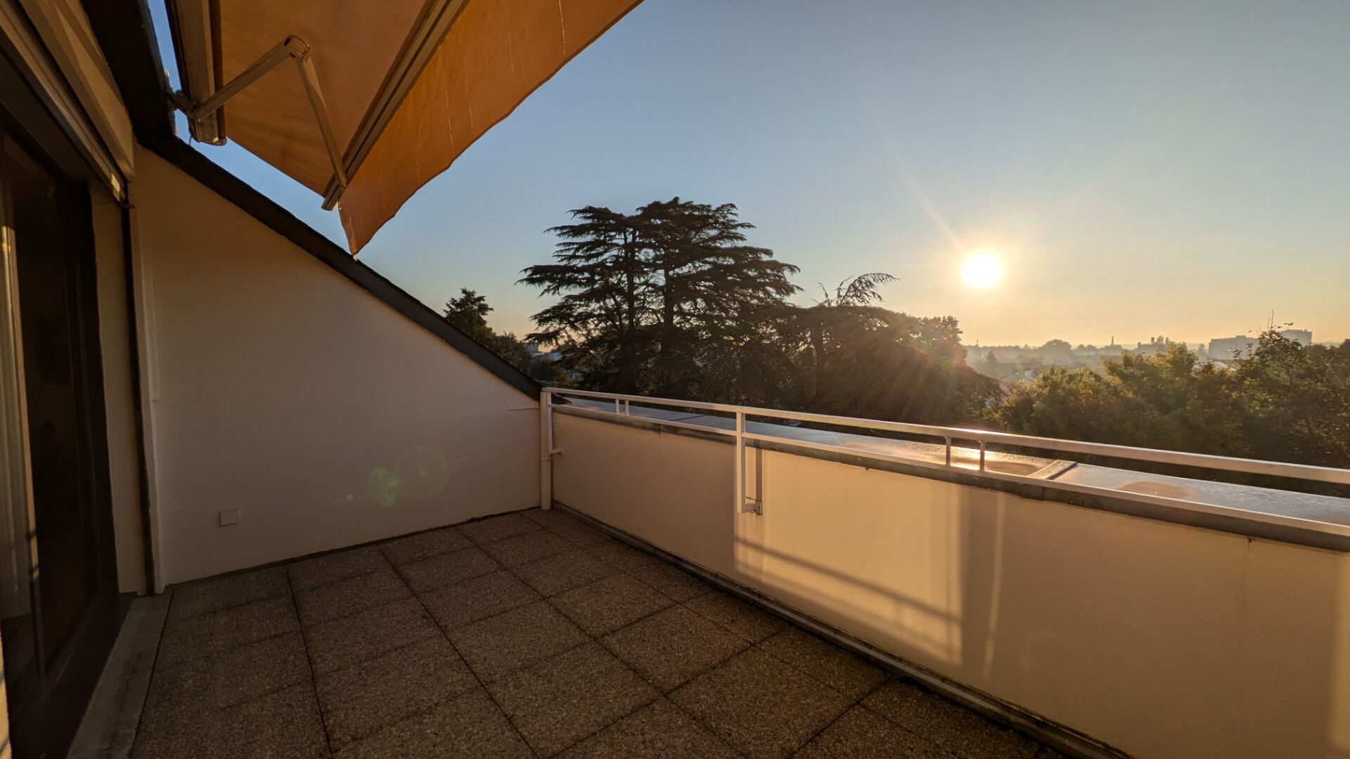 Appartement Nantes Saint-Donatien dernier \u00e9tage terrasse DPE en D