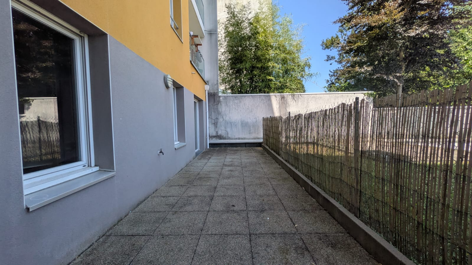 Appt 2 pi\u00e8ces 43 m2 Terrasse XXL de 24 m\u00b2 DPE D et parking sous-sol