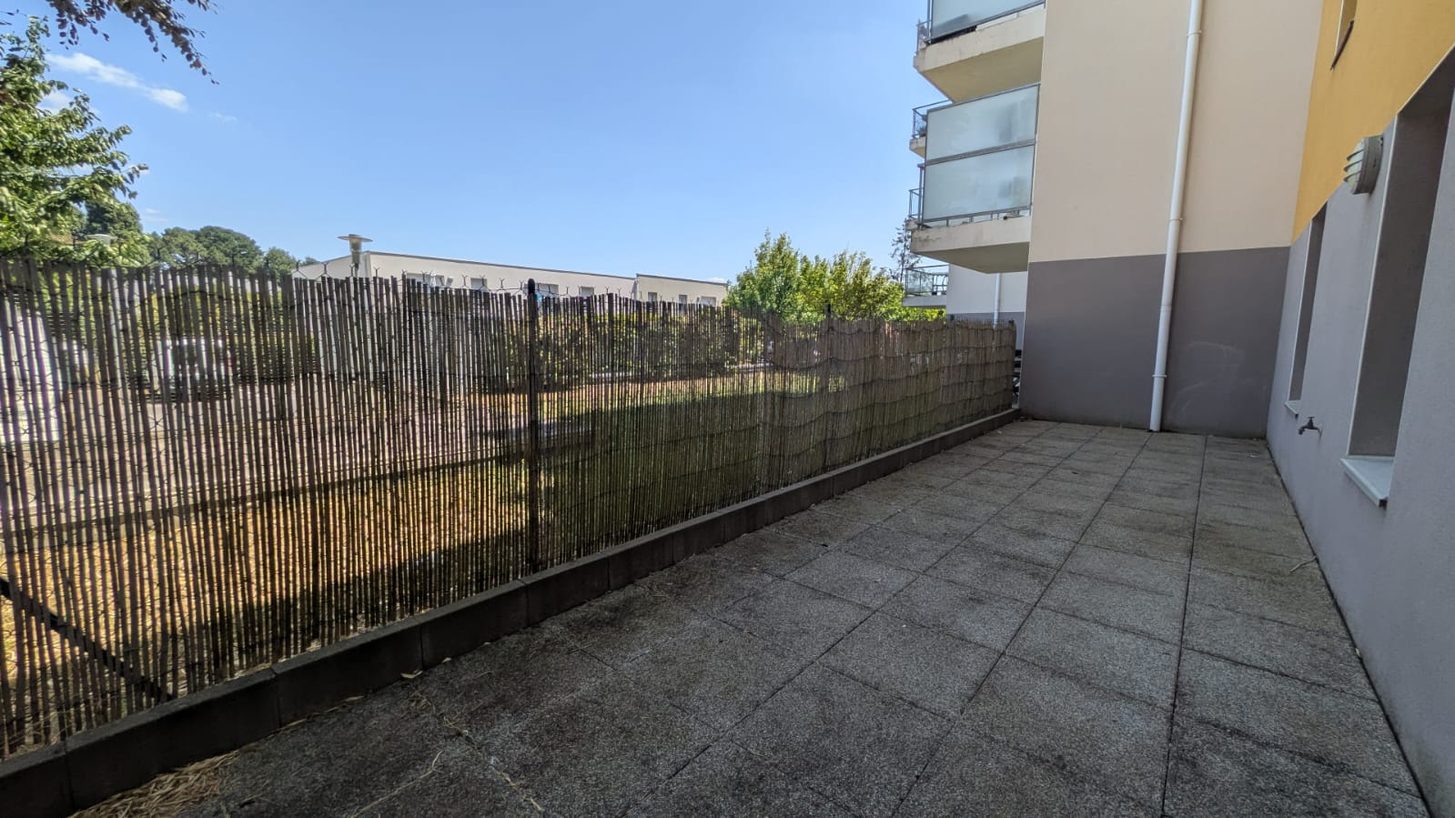 Appt 2 pi\u00e8ces 43 m2 Terrasse XXL de 24 m\u00b2 DPE D et parking sous-sol 11\/13