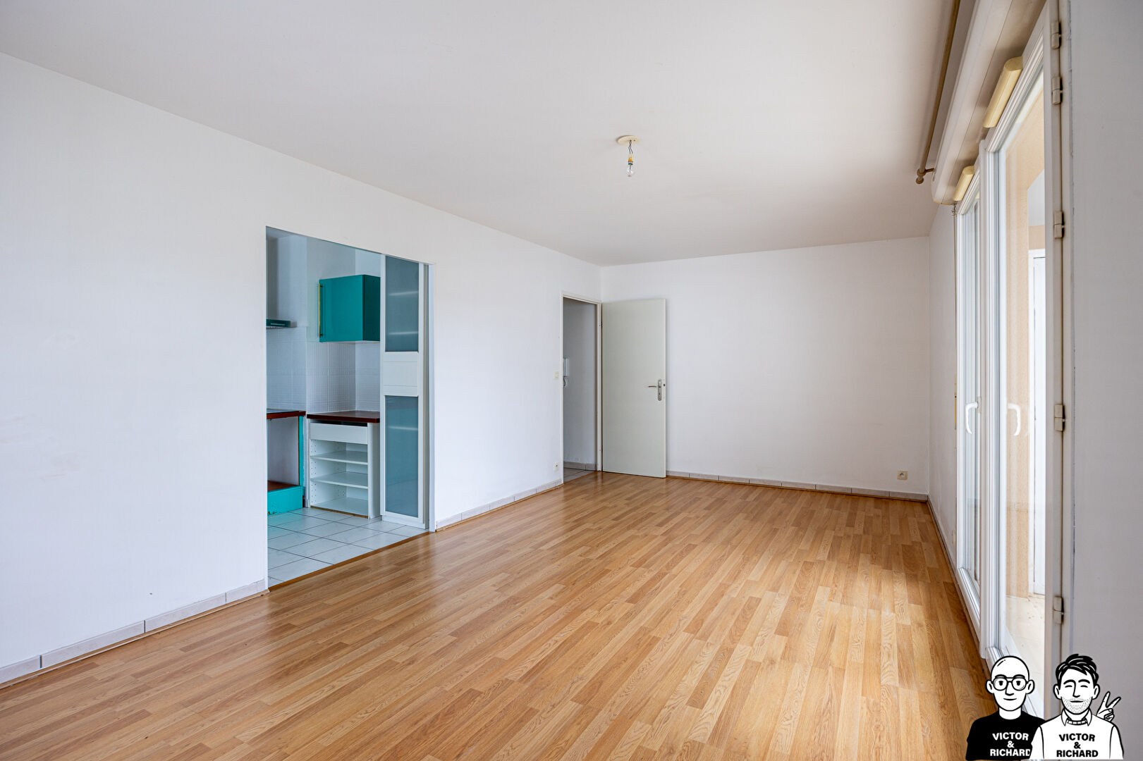 PRESTATIONS COMPL\u00c8TES pour cet APPARTEMENT TYPE 3 TRAVERSANT ? ASCENSEUR, LOGGIA, GARAGE et CAVE 2