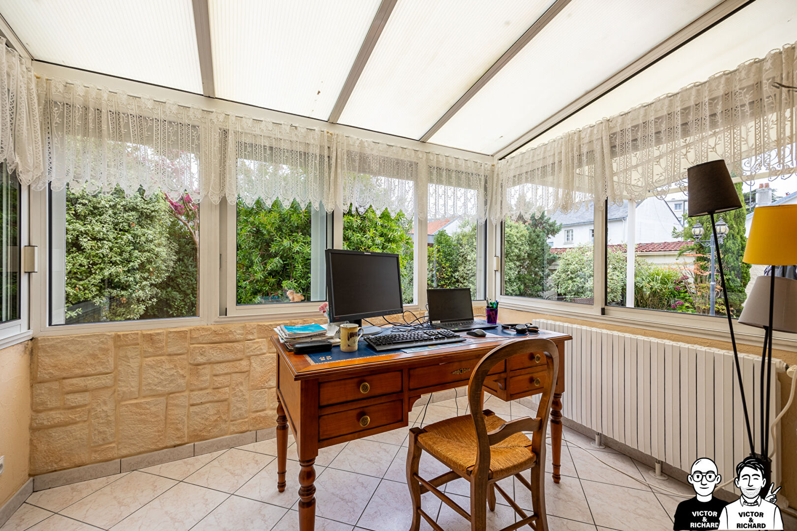 MAISON - JARDIN - 2 CHAMBRES - POTENTIEL D'\u00c9VOLUTION - CARPORT - D\u00c9PENDANCES 9\/18