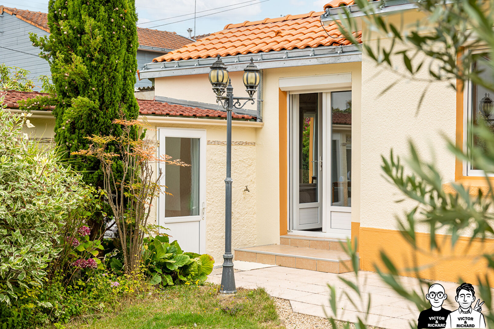 MAISON - JARDIN - 2 CHAMBRES - POTENTIEL D'\u00c9VOLUTION - CARPORT - D\u00c9PENDANCES 16\/18
